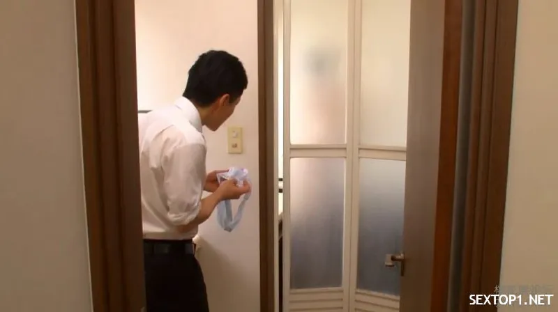 đến nhà chơi, thanh niên nhìn trộm mẹ eny tắm